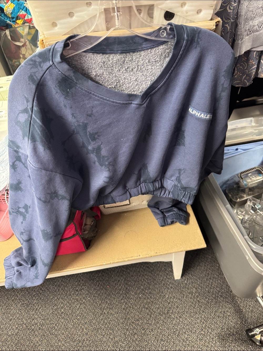 Alphalete tie dye crop sweatshirt L // 092902